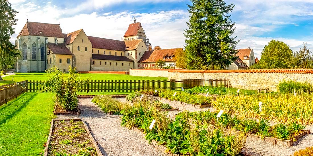 Klasztor Reichenau – opactwo benedyktyńskie na wyspie Reichenau na Jeziorze Bodeńskim w Niemczech.
