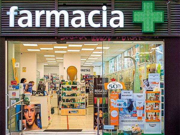 Opieka Farmaceutyczna. Hiszpańska apteka w Madrycie. 